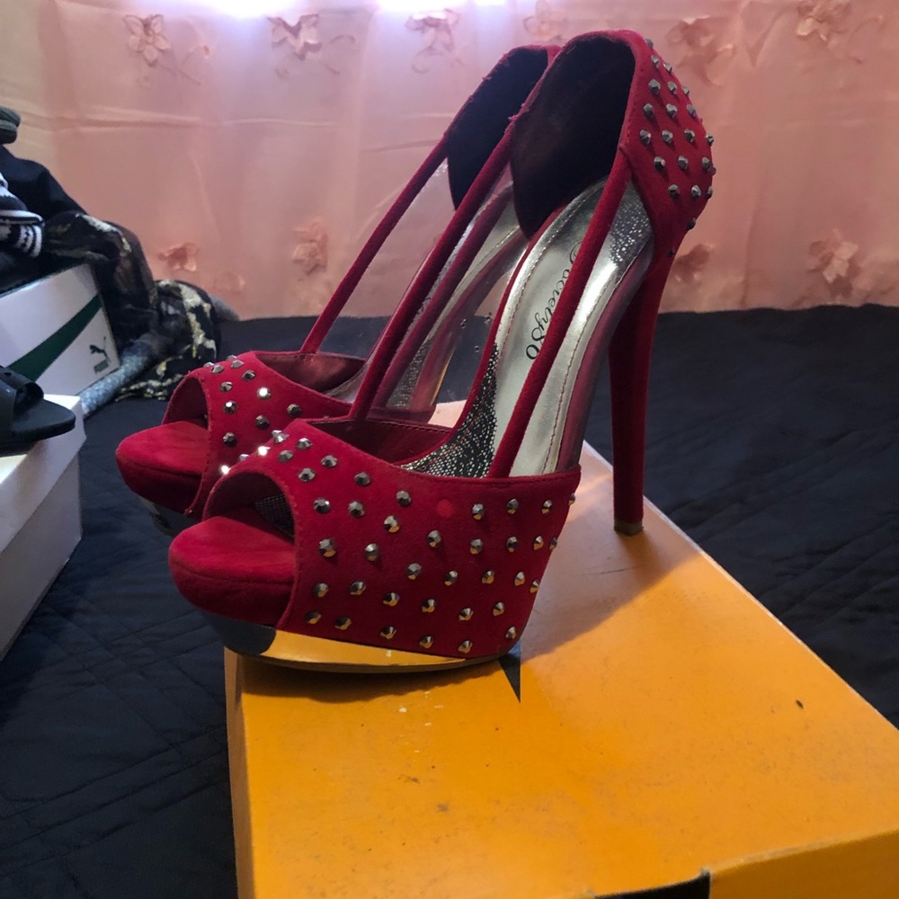 Women’s heals size 8
